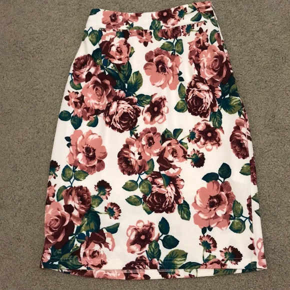 the main street exchange Dresses & Skirts - 💕NWT Floral Midi Skirt💕